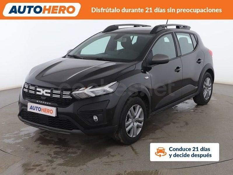 Negro Usado 2023 Dacia Sandero Expression Berlina | 17.099 € - Imagen 1/3