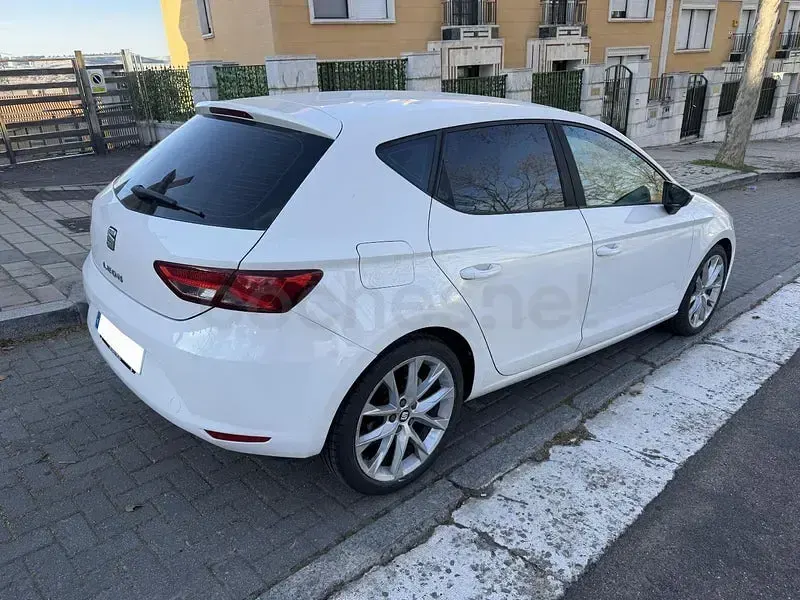 Usado Seat Leon I-Tech 105 CV (77 kW) 2014 Blanco Berlina