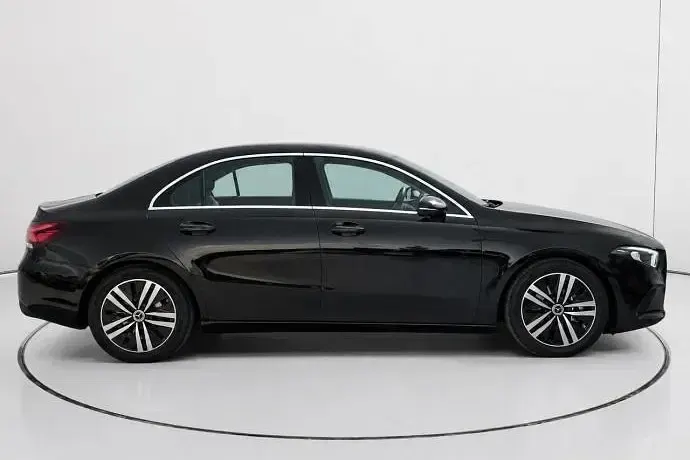 Usado Mercedes A180 116 CV (85 kW) 2022 Negro Berlina