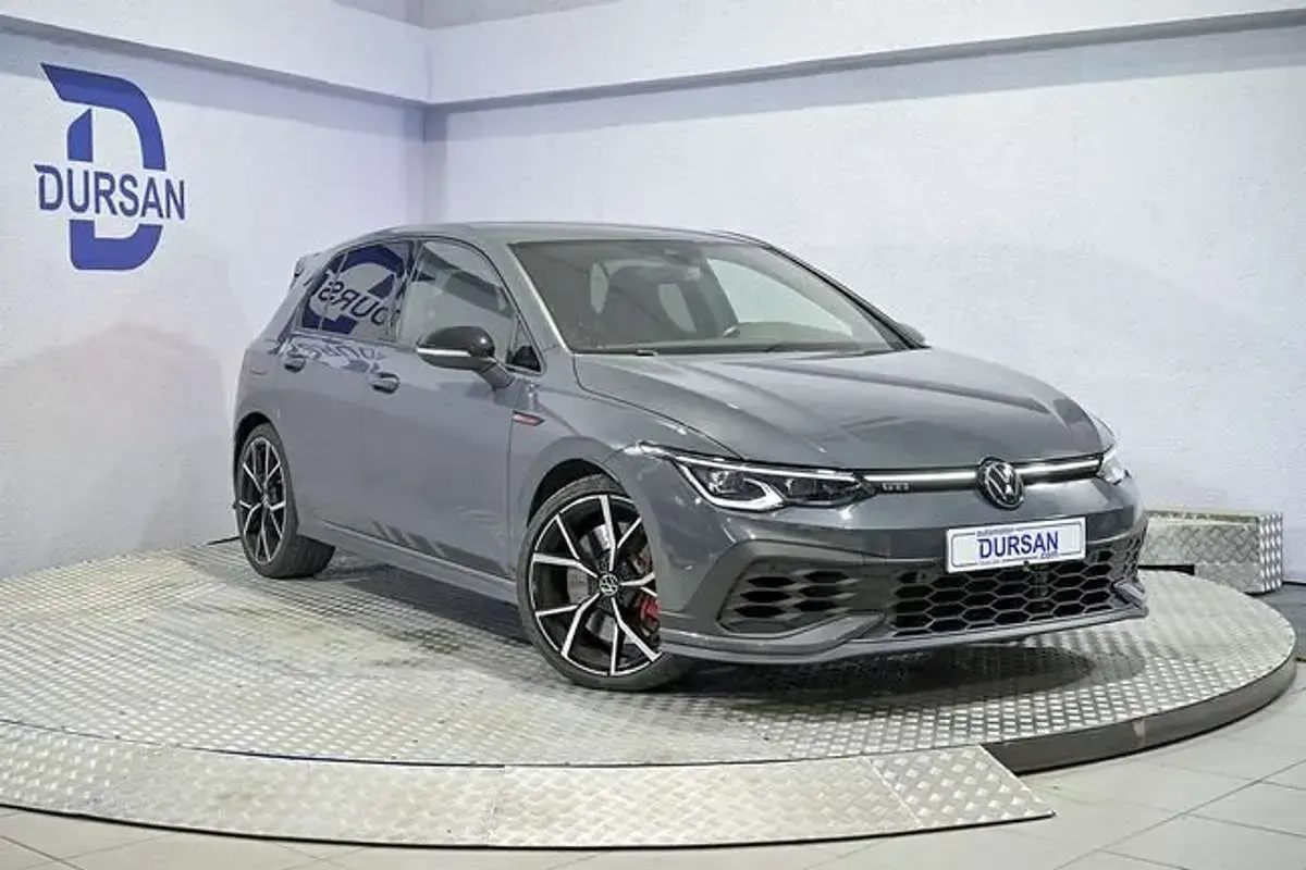 Usado VW Golf VIII GTI 300 CV (220 kW) 2022 Gris Utilitario