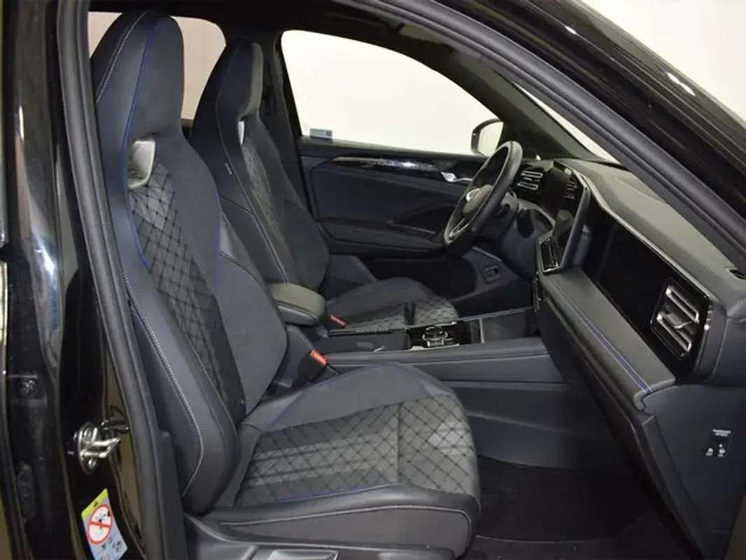 Usado VW Tiguan R-line 150 CV (110 kW) 2025 Negro SUV