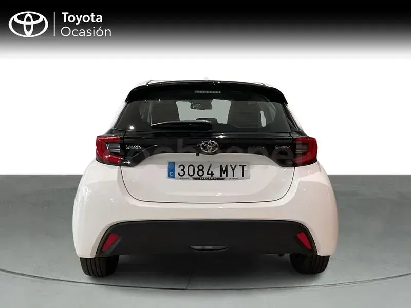 Usado Toyota Yaris Hybrid Active 116 CV (85 kW) 2025 Blanco Berlina