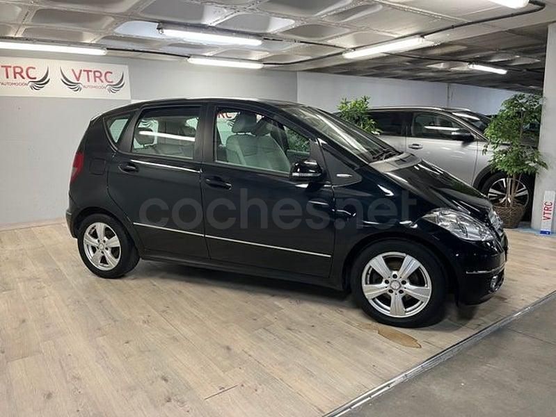 Usado Mercedes A180 Avantgarde 109 CV (80 kW) 2011 Negro Monovolumen