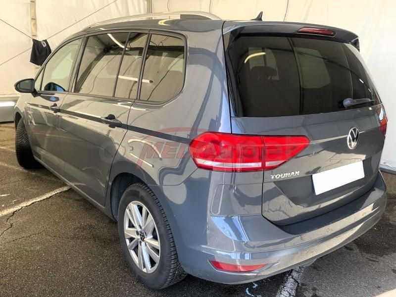 Usado VW Touran Advance 122 CV (89 kW) 2021 Gris / plata Monovolumen