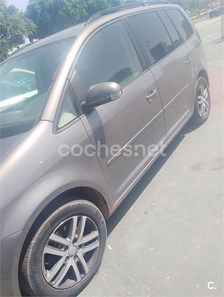 Beige Usado 2008 VW Touran Advance Monovolumen | 6200 € (Precio justo) - Imagen 1/4