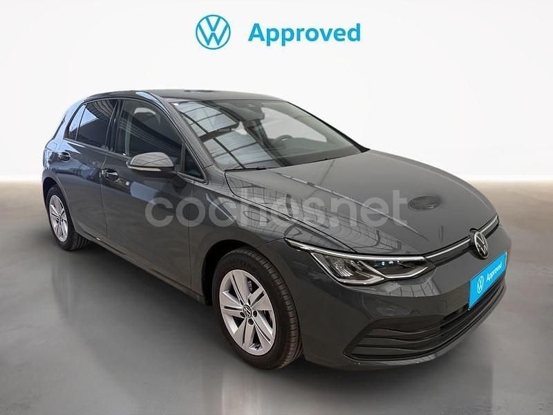 Gris / plata Usado 2024 VW Golf Life Berlina | 26.400 € (Un poco caro) - Imagen 1/4