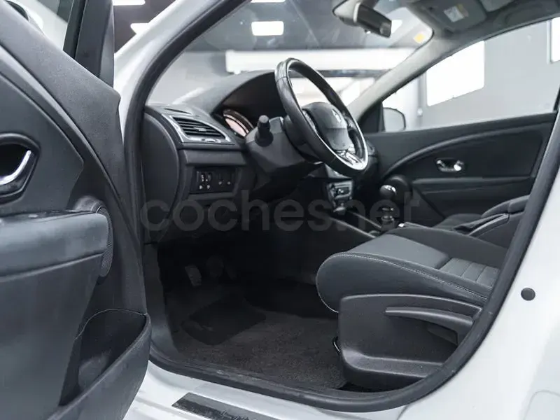 Usado Renault Mégane III Bose Edition 130 CV (95 kW) 2014 Blanco Berlina