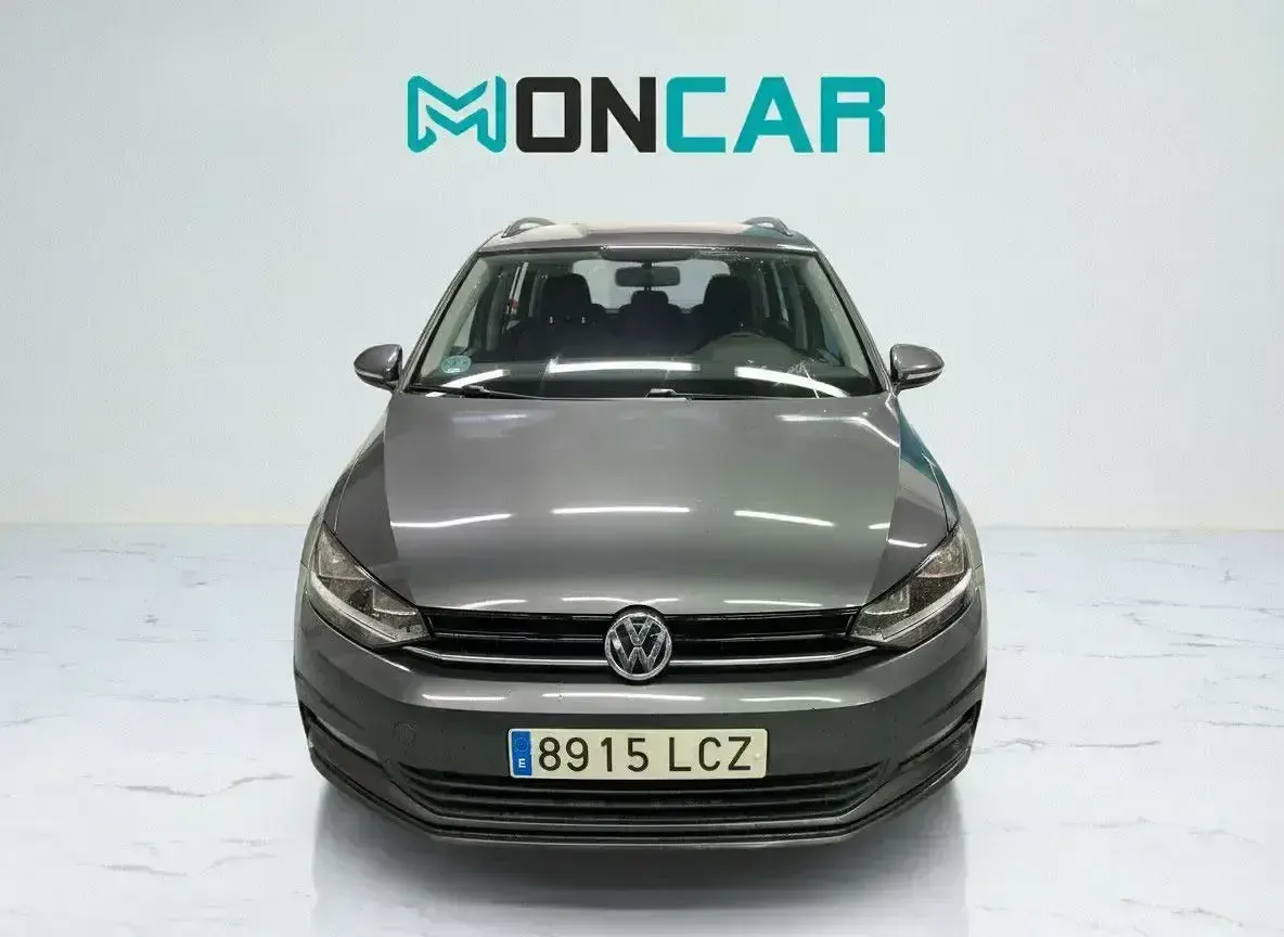 Usado VW Touran Advance 115 CV (84 kW) 2019 Gris / plata Monovolumen