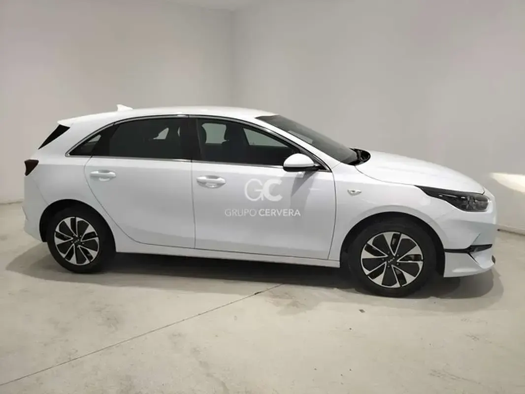 Usado Kia Ceed 101 CV (74 kW) 2025 Blanco Utilitario