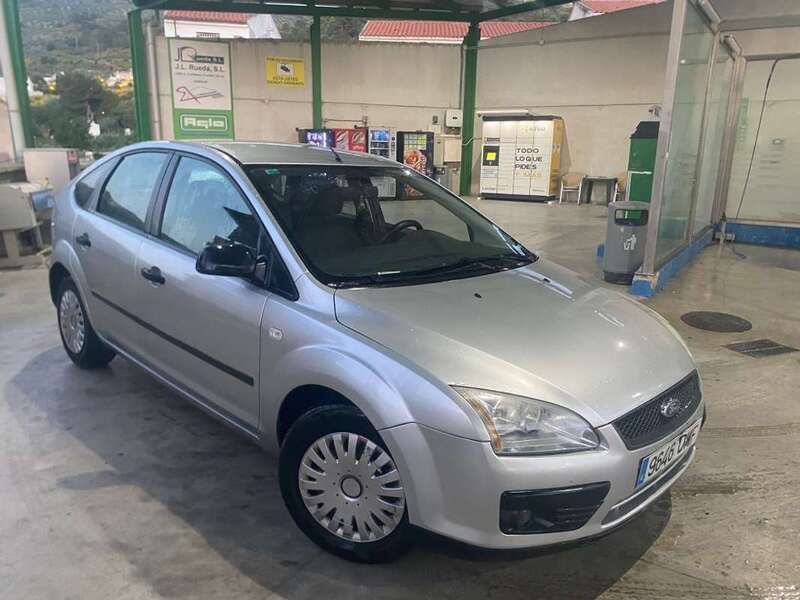 Gris Usado 2005 Ford Focus Trend Utilitario | 3200 € (Precio justo) - Imagen 1/4