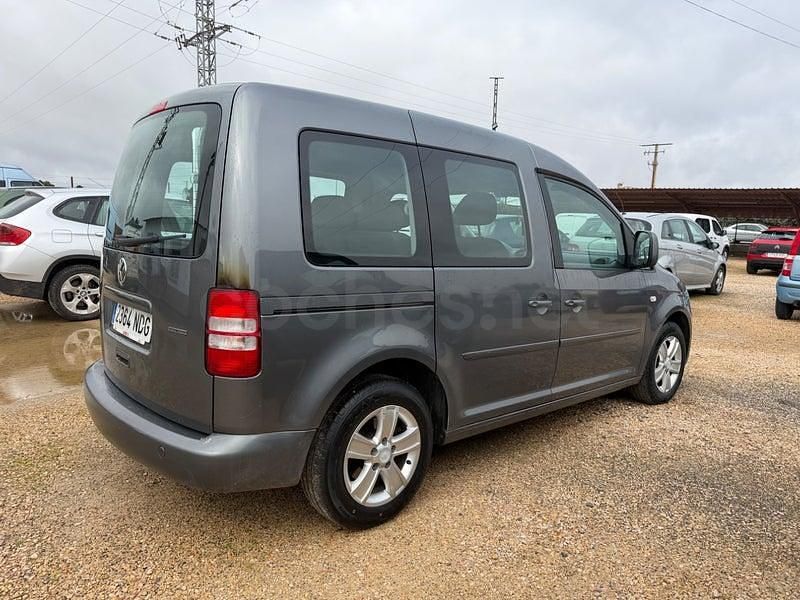 Usado VW Caddy Comfortline 102 CV (75 kW) 2014 Gris / plata Monovolumen