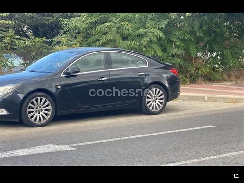 Usado Opel Insignia Edition 130 CV (95 kW) 2011 Negro Berlina