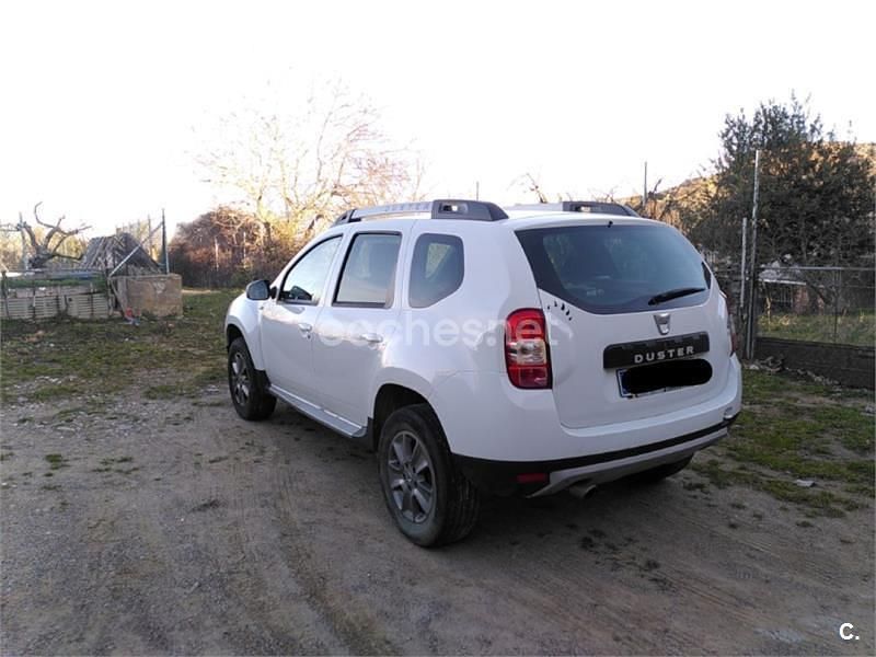 Begagnad Dacia Duster Lauréate 105 HK (77 kW) 2014 Vit SUV