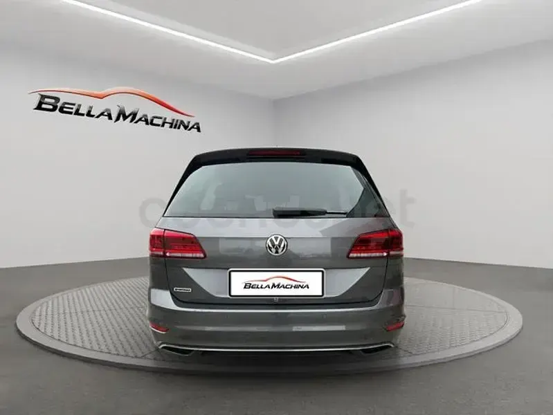 Usado VW Golf Sportsvan Advance 115 CV (84 kW) 2019 Gris / plata Monovolumen
