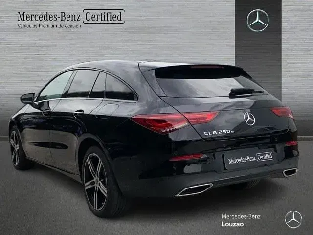Usado Mercedes CLA250e Shooting Brake 218 CV (160 kW) 2023 Negro noche Familiar