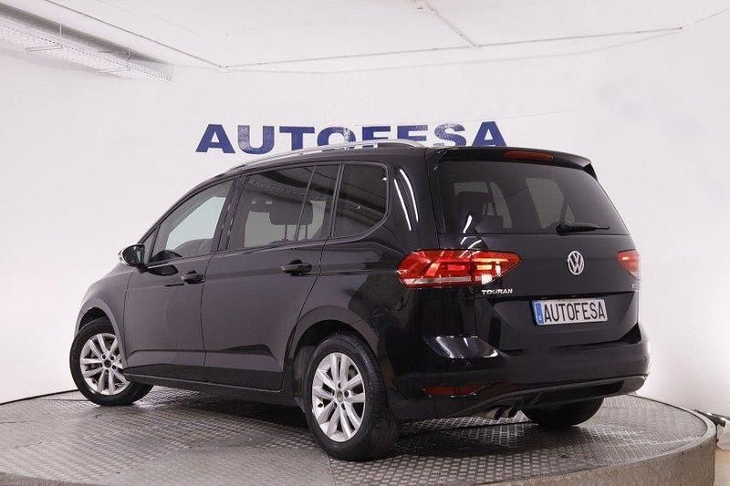 Usado VW Touran Advance 150 CV (110 kW) 2016 Negro Monovolumen