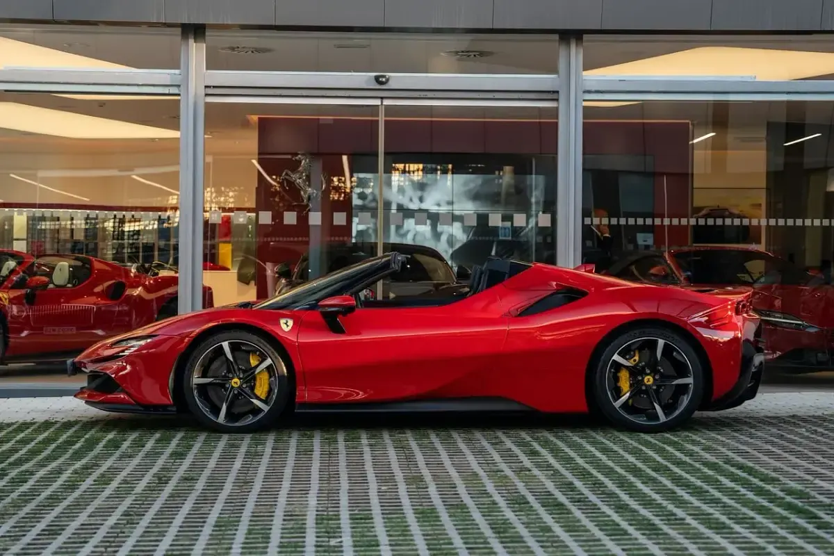 Usado Ferrari SF90 1001 CV (736 kW) 2023 Rojo metalizado Descapotable