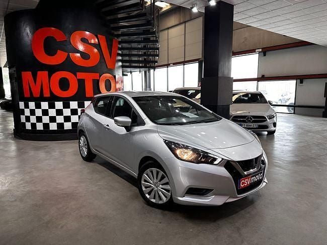 Usado Nissan Micra Tekna 92 CV (67 kW) 2022 Gris Utilitario