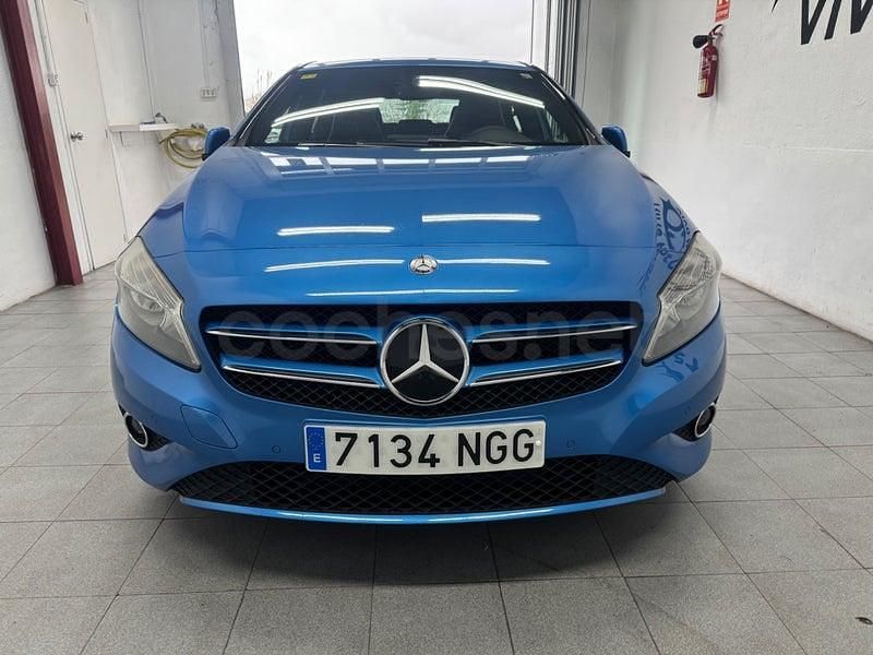 Begagnad Mercedes A180 Edition 122 HK (89 kW) 2013 Blå Sedan