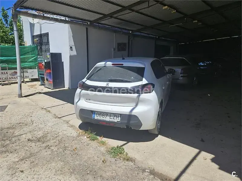 Usado Peugeot 208 Style 75 CV (55 kW) 2022 Blanco Utilitario