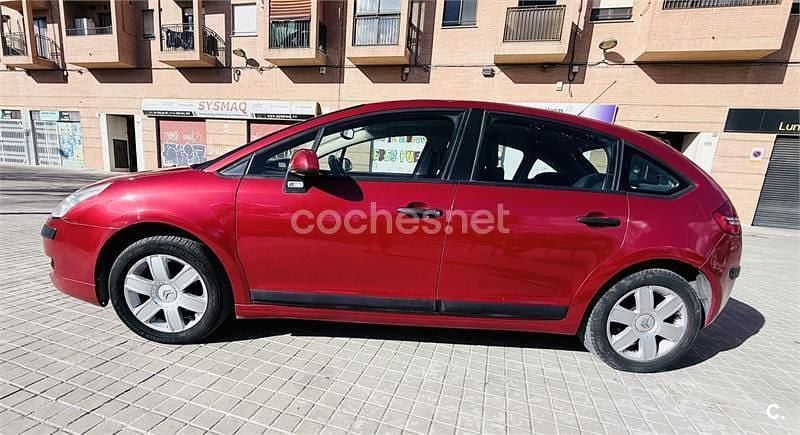 Usado Citroën C4 92 CV (67 kW) 2007 Granate Berlina