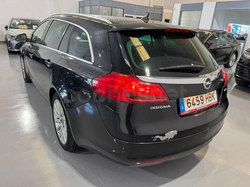 Usado Opel Insignia Cosmo 160 CV (117 kW) 2011 Negro Familiar