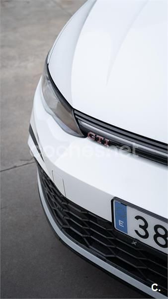Usado VW Golf VIII GTI 245 CV (180 kW) 2021 Blanco Berlina