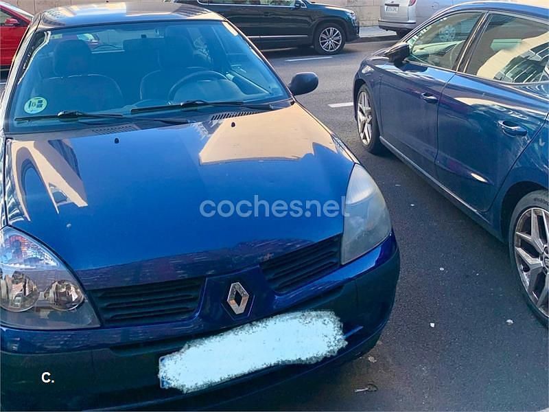 Usado Renault Clio II 75 CV (55 kW) 2004 Azul Berlina