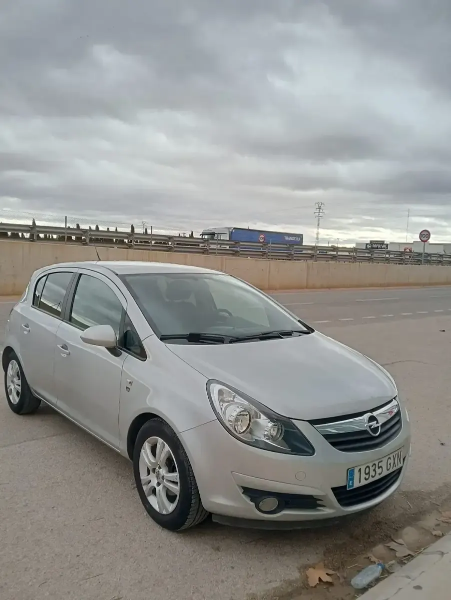 Usado Opel Corsa Cosmo 95 CV (69 kW) 2010 Utilitario