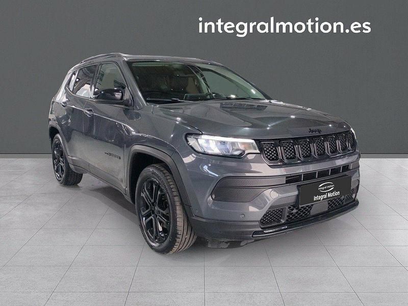 Usado Jeep Compass Night Eagle 130 CV (95 kW) 2022 Gris SUV