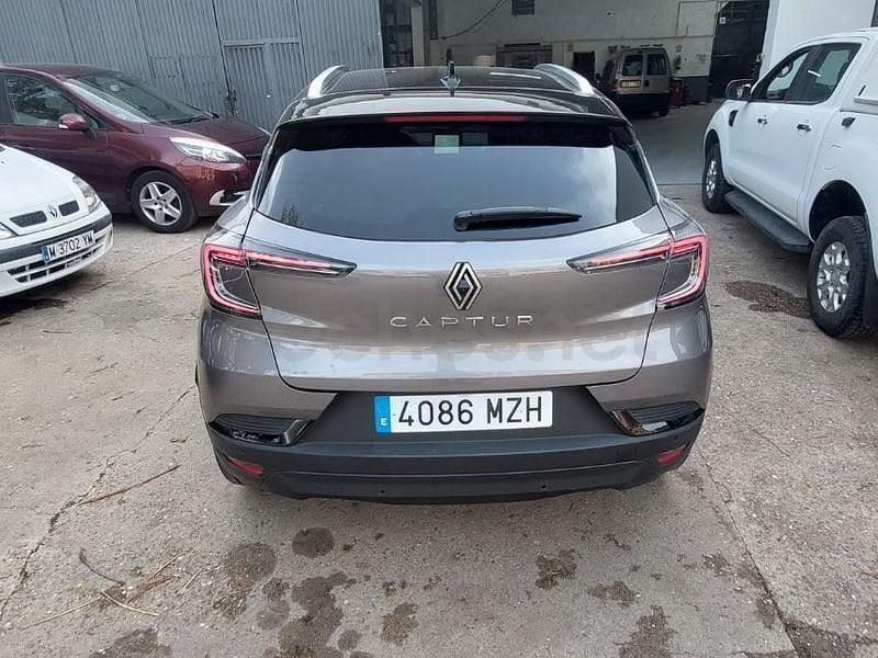 Usado Renault Captur Techno 100 CV (73 kW) 2025 Gris / plata SUV
