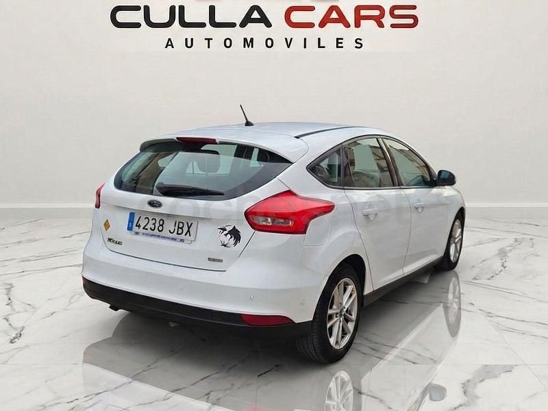 Usado Ford Focus Trend 125 CV (91 kW) 2014 Blanco Berlina