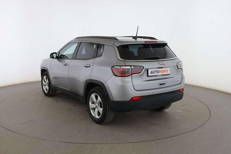 Usado Jeep Compass Night Eagle 121 CV (88 kW) 2019 Gris / plata SUV