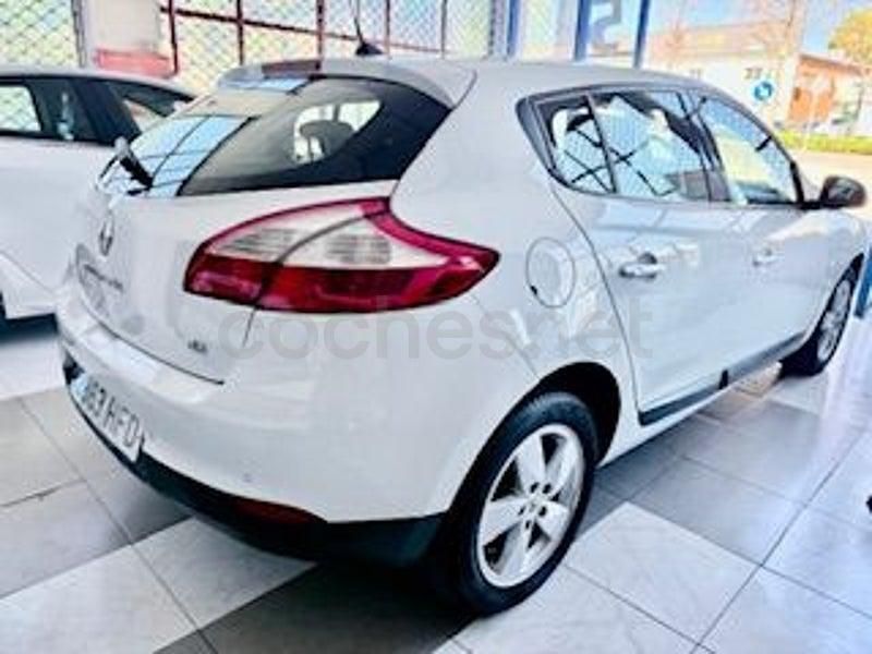 Usado Renault Mégane Dynamique 110 CV (80 kW) 2011 Blanco Berlina