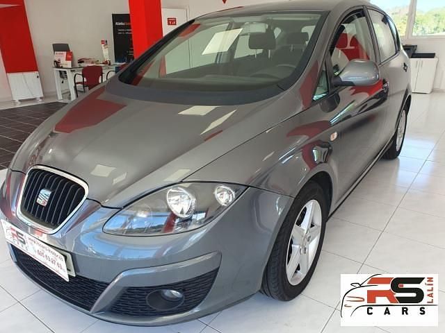 Usado Seat Altea Ecomotive 105 CV (77 kW) 2013 Gris / plata Monovolumen