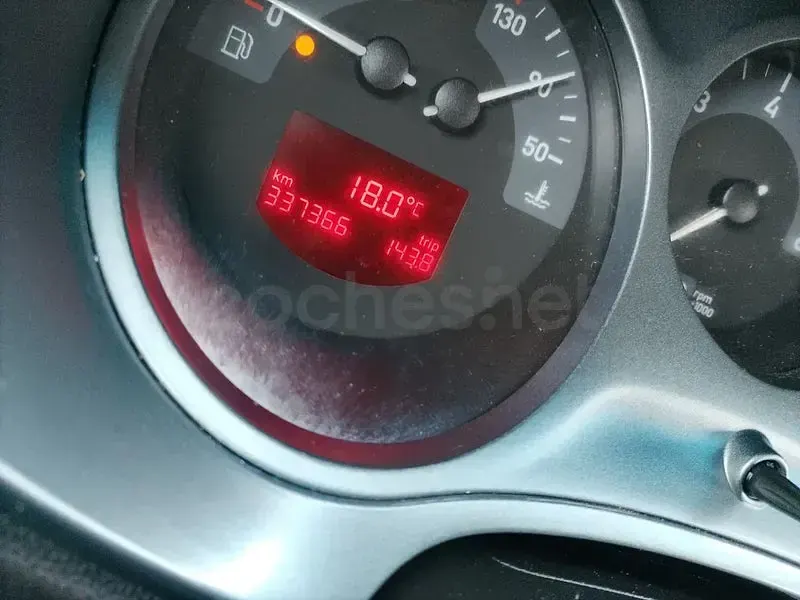 Usado Seat Leon Sport 105 CV (77 kW) 2008 Gris / plata Utilitario