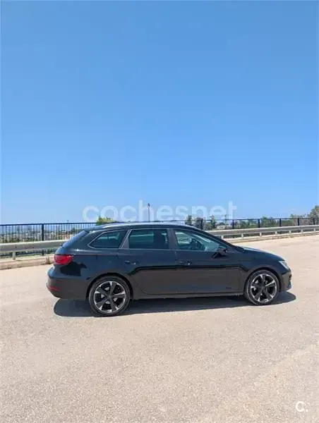 Usado Seat Leon ST Style 115 CV (84 kW) 2019 Negro Familiar