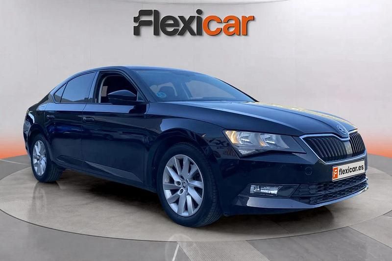 Negro Usado 2018 Skoda Superb Active Familiar | 15.490 € (Precio justo) - Imagen 1/4