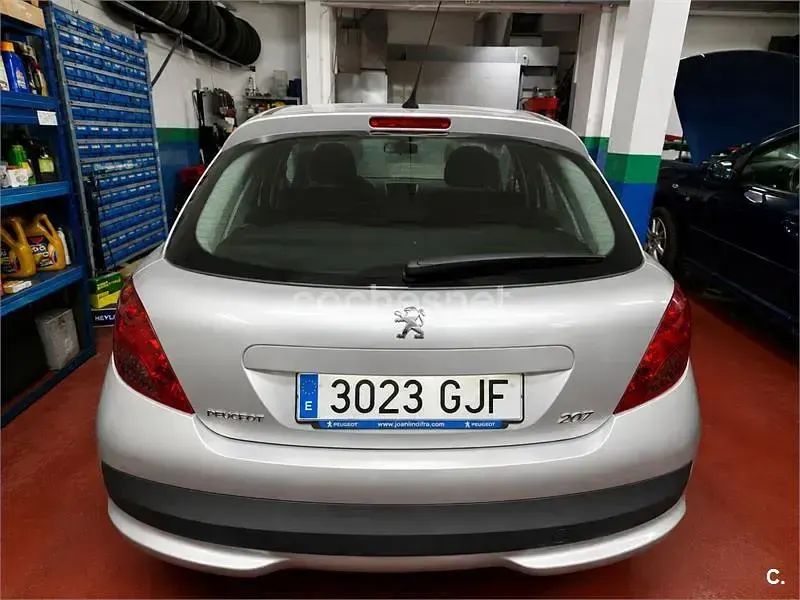 Usado Peugeot 207 75 CV (55 kW) 2008 Blanco Berlina