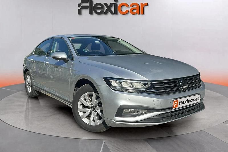 Gris Usado 2020 VW Passat Berlina | 18.790 € (Buen precio) - Imagen 1/4
