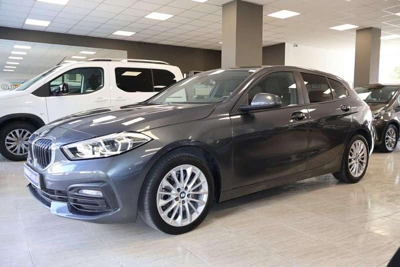 Używany BMW 118 150 KM (110 kW) 2021 Szary Hatchback