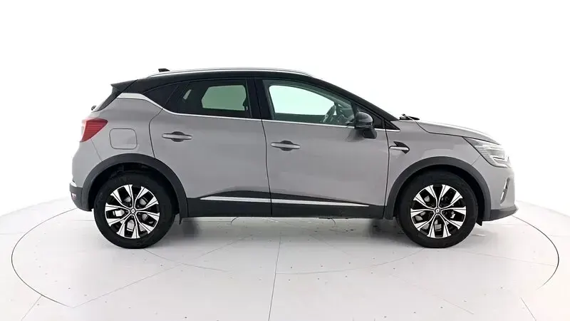 Usado Renault Captur Techno 140 CV (102 kW) 2023 Gris SUV