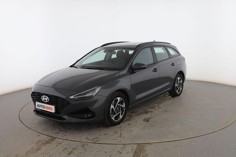 Gris Usado 2025 Hyundai i30 Familiar | 20.799 € (Precio justo) - Imagen 1/3