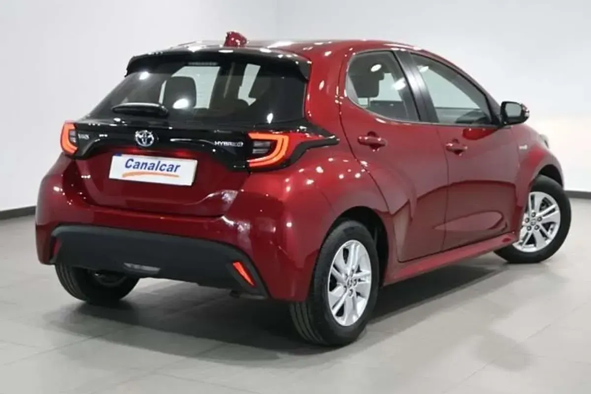Usado Toyota Yaris Active 116 CV (85 kW) 2021 Burdeos Utilitario