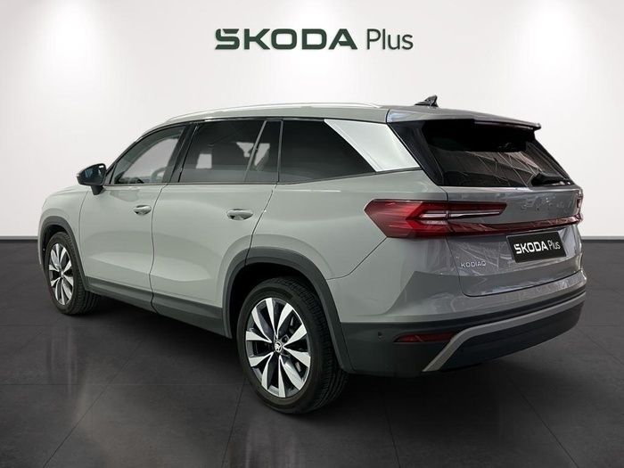 Gris Usado 2024 Skoda Kodiaq Selection SUV | 39.500 € (Un poco caro) - Imagen 1/4