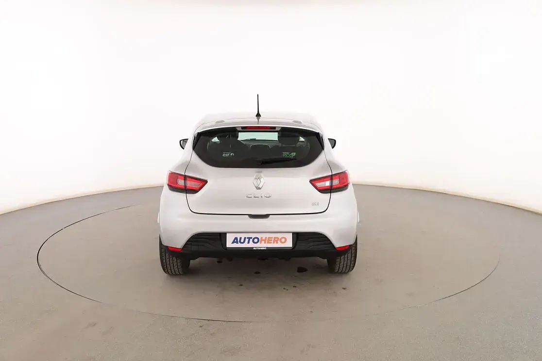 Usado Renault Clio Expression 90 CV (66 kW) 2015 Plata Utilitario