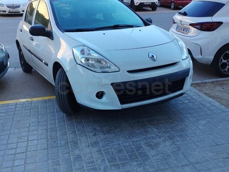 Usado Renault Clio IV 75 CV (55 kW) 2012 Blanco Berlina