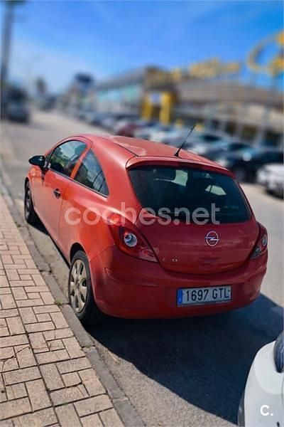 Usado Opel Corsa Essentia 75 CV (55 kW) 2010 Rojo Utilitario