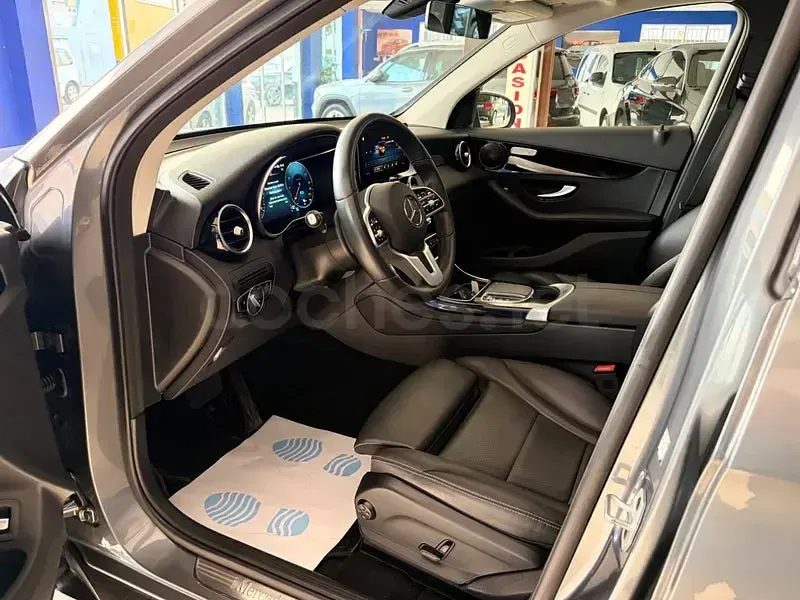 Usado Mercedes GLC300 333 CV (244 kW) 2022 Gris / plata SUV
