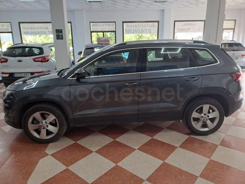 Usado Skoda Karoq Ambition 150 CV (110 kW) 2022 Gris / plata SUV